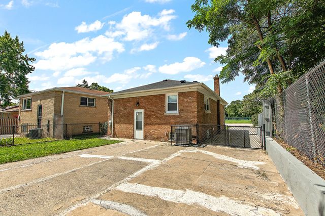 1051 Burnham Avenue, Calumet City, IL 60409