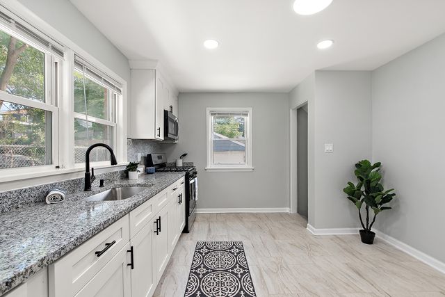 1051 Burnham Avenue, Calumet City, IL 60409