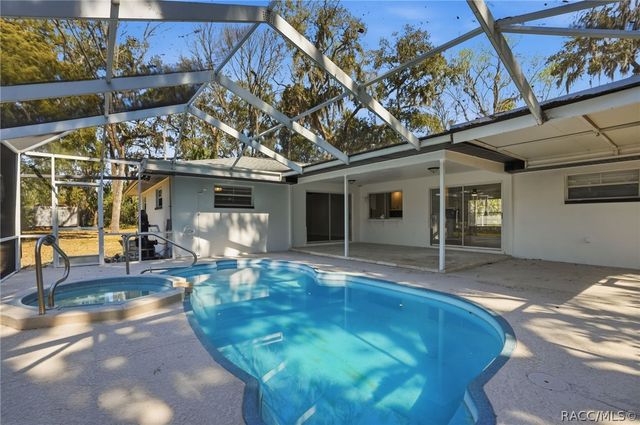 3708 N Hiawatha Terrace, Crystal River, FL 34428