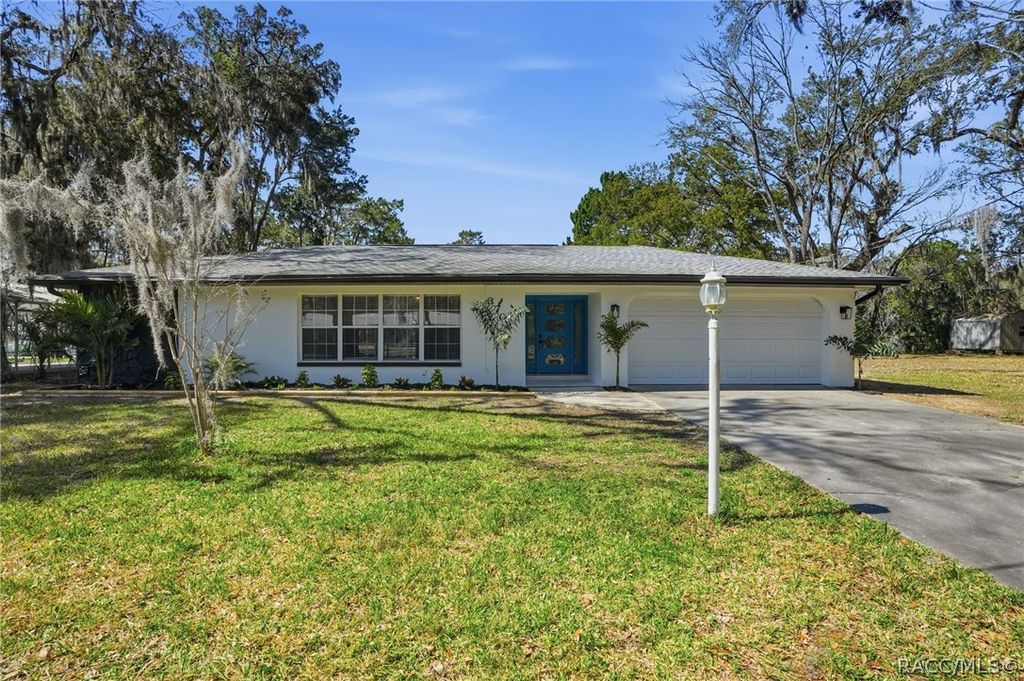 3708 N Hiawatha Terrace, Crystal River, FL 34428