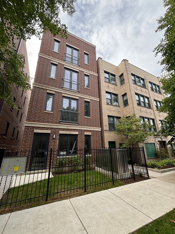 3218 N KARLOV Avenue 2, Chicago, IL 60641