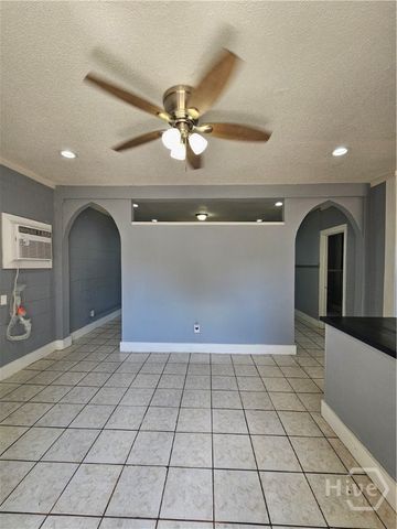 22 W 59th Street, Savannah, GA 31405