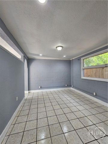 22 W 59th Street, Savannah, GA 31405