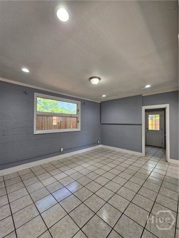 22 W 59th Street, Savannah, GA 31405