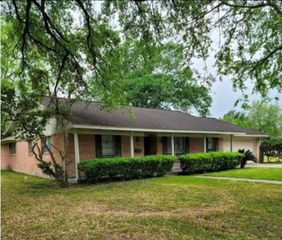 8835 Valley View Lane, Houston, TX 77074