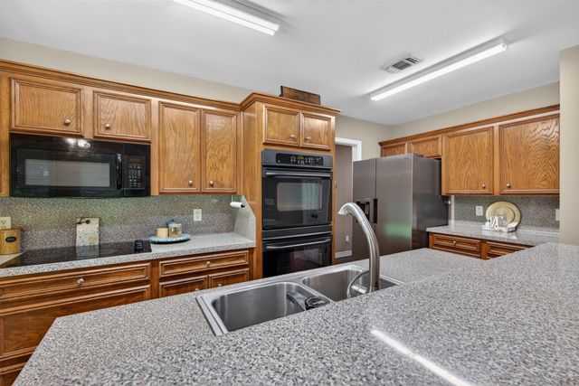 8695 Shane Lane, Keithville, LA 71047
