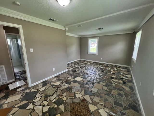 949 W RAINES RD, Memphis, TN 38109