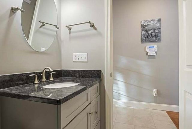 6 Dunstable Circle, Merrimack, NH 03054