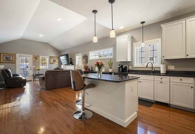 6 Dunstable Circle, Merrimack, NH 03054