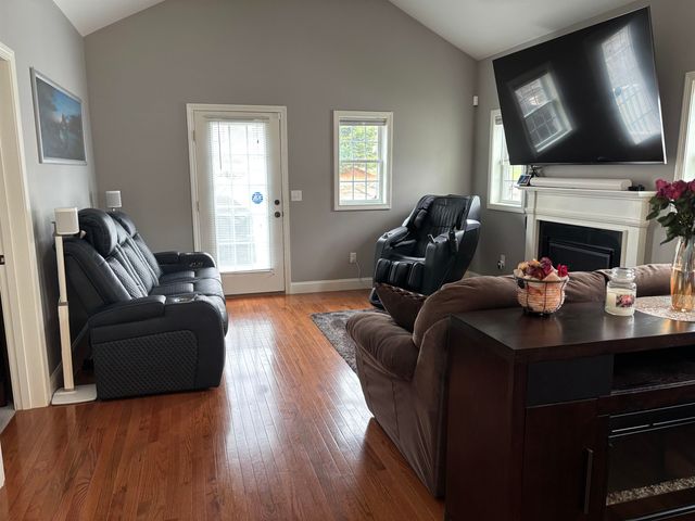 6 Dunstable Circle, Merrimack, NH 03054