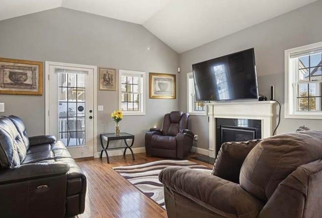 6 Dunstable Circle, Merrimack, NH 03054