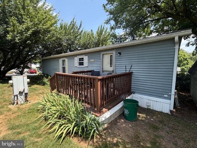 105 DOVEFIELD DR, Lancaster, PA 17603