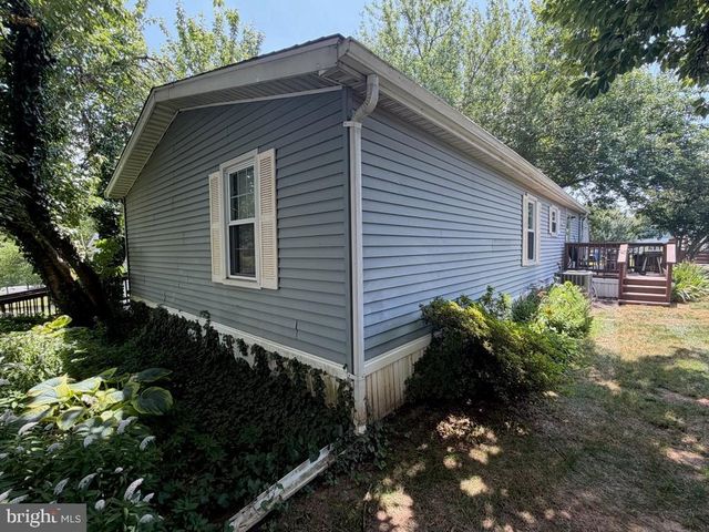 105 DOVEFIELD DR, Lancaster, PA 17603