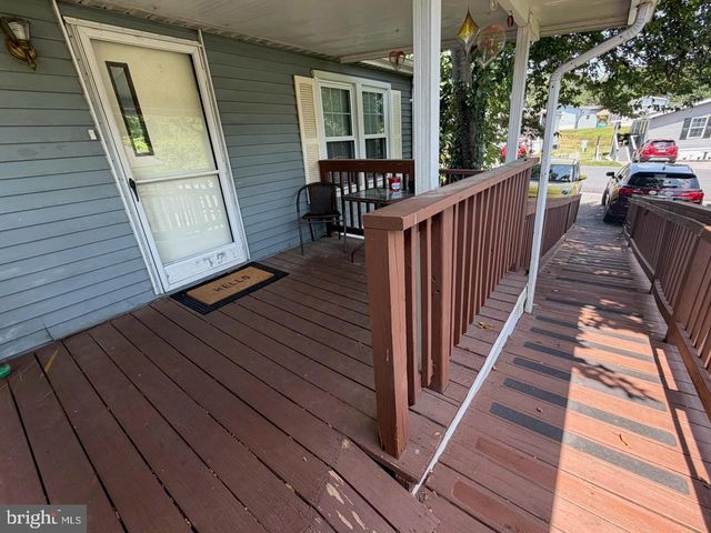105 DOVEFIELD DR, Lancaster, PA 17603