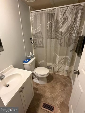 105 DOVEFIELD DR, Lancaster, PA 17603