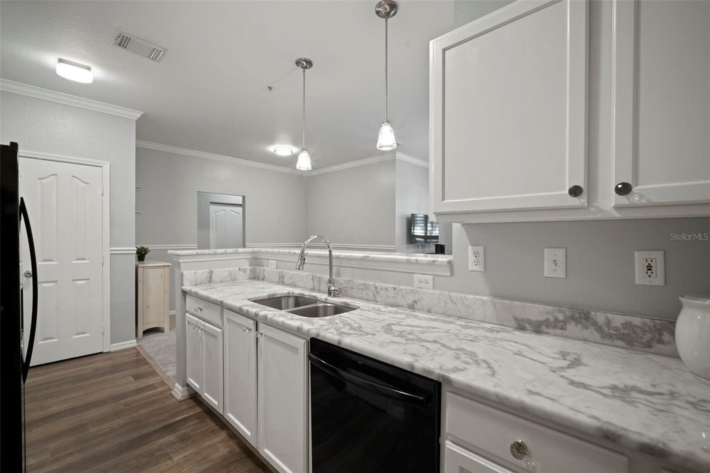 Image 5 of property listing at 5000 CULBREATH KEY WAY 1115, Tampa, FL 33611
