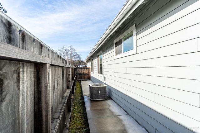 1407 Brothers Ln, Willits, CA 95490