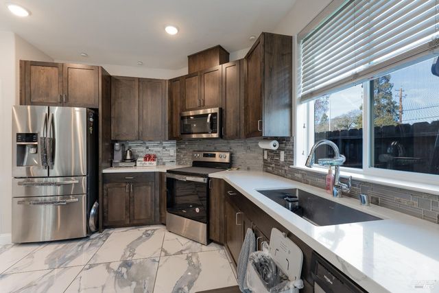 1407 Brothers Ln, Willits, CA 95490