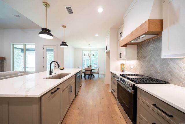 15108 Matterhorn Loop, Maumelle, AR 72113