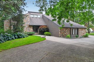 7772 Athlone Drive, Hamburg Township, MI 48116