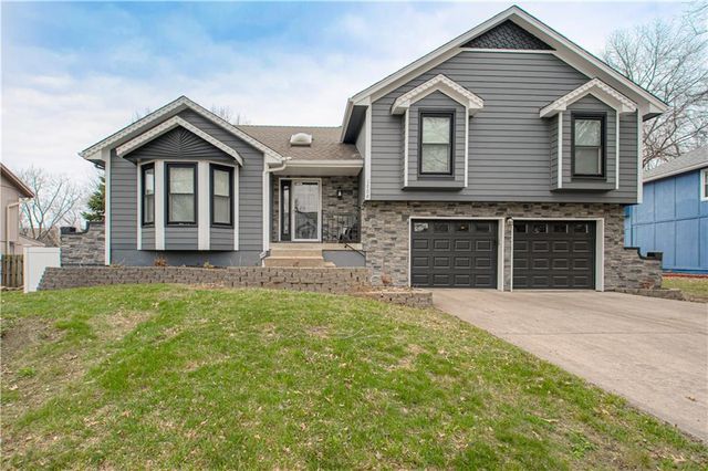 1708 SE 7th Terrace, Lee's Summit, MO 64063