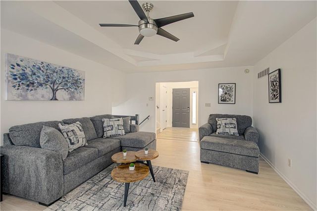 1708 SE 7th Terrace, Lee's Summit, MO 64063