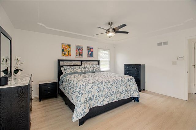 1708 SE 7th Terrace, Lee's Summit, MO 64063