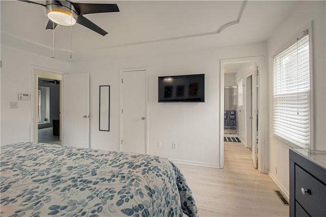 1708 SE 7th Terrace, Lee's Summit, MO 64063