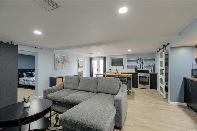 1708 SE 7th Terrace, Lee's Summit, MO 64063