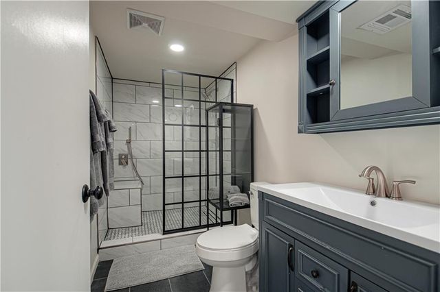 1708 SE 7th Terrace, Lee's Summit, MO 64063