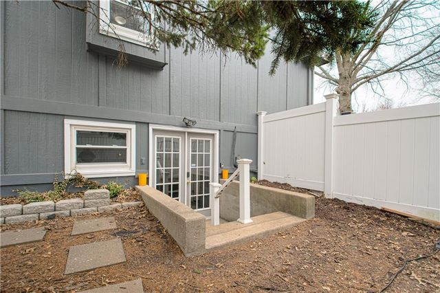 1708 SE 7th Terrace, Lee's Summit, MO 64063