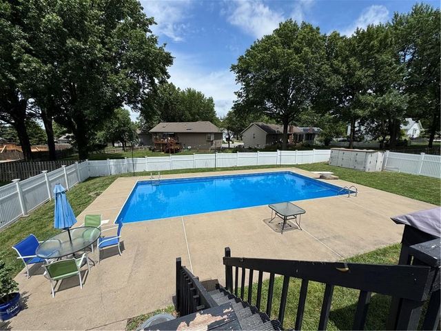 1708 SE 7th Terrace, Lee's Summit, MO 64063