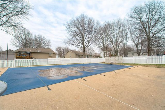 1708 SE 7th Terrace, Lee's Summit, MO 64063