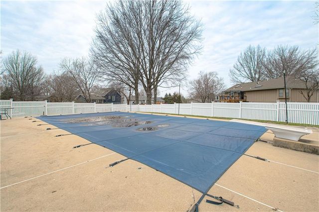 1708 SE 7th Terrace, Lee's Summit, MO 64063