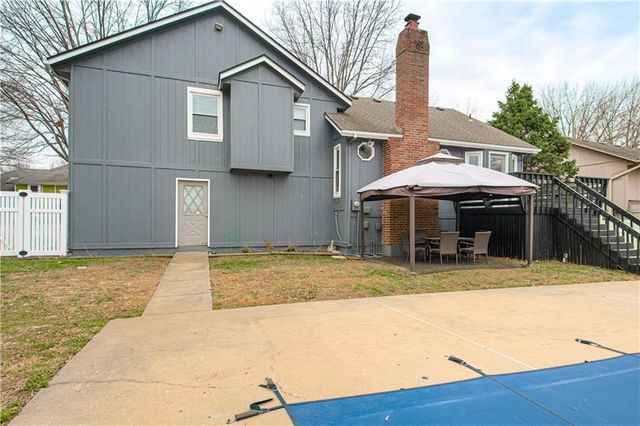 1708 SE 7th Terrace, Lee's Summit, MO 64063