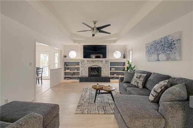 1708 SE 7th Terrace, Lee's Summit, MO 64063