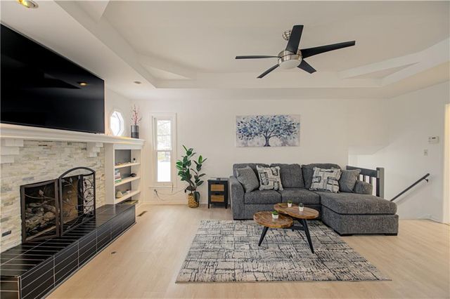 1708 SE 7th Terrace, Lee's Summit, MO 64063