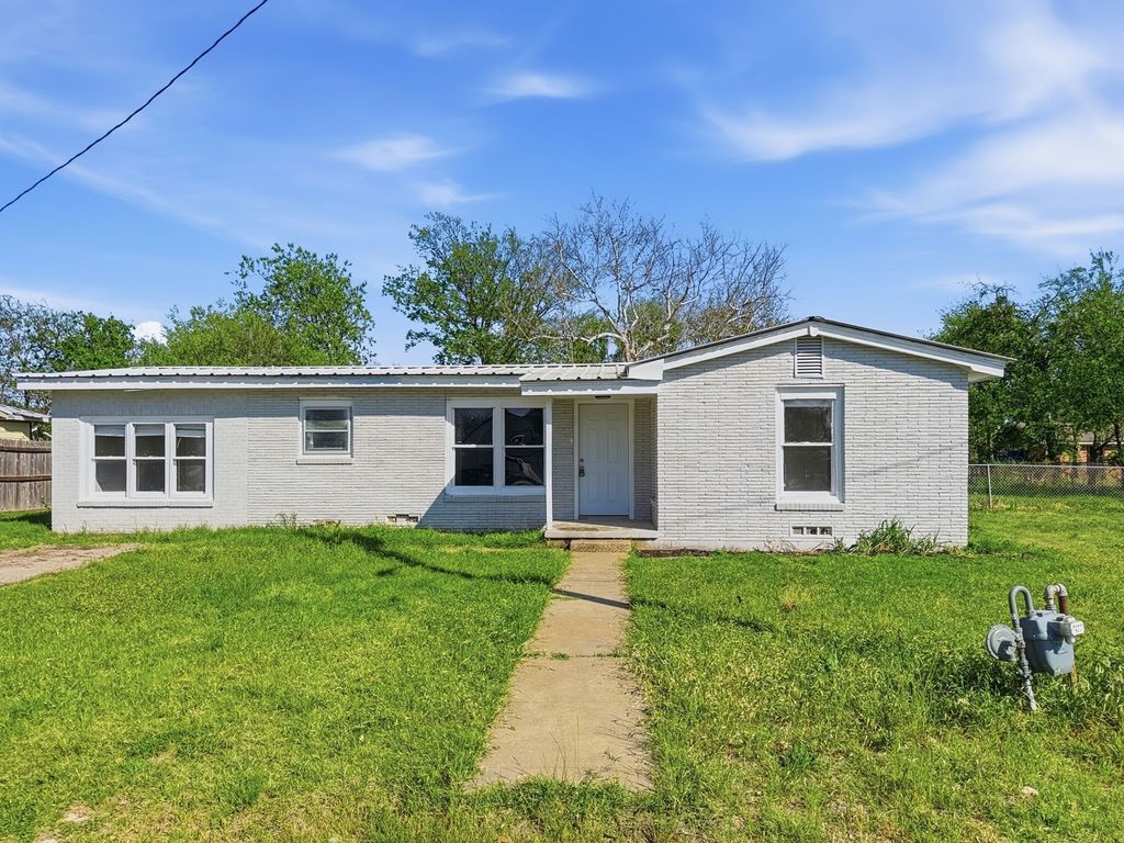 240 Tom Sawyer Street, Evant, TX 76525