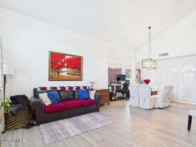 1302 N BEDFORD Drive, Chandler, AZ 85225