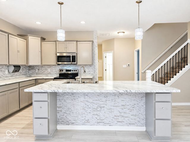 7252 Lockford Walk N, Avon, IN 46123