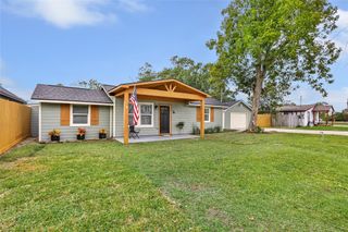 712 S Blackwell Street, La Porte, TX 77571