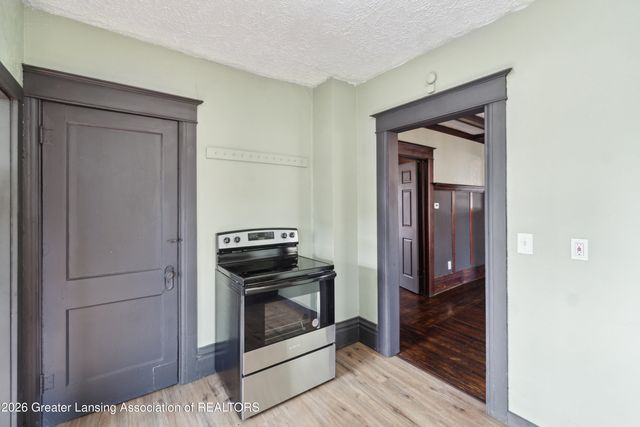 1809 Maplewood Avenue, Lansing, MI 48910