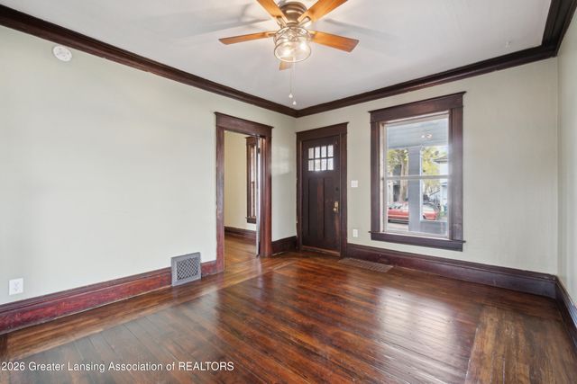 1809 Maplewood Avenue, Lansing, MI 48910