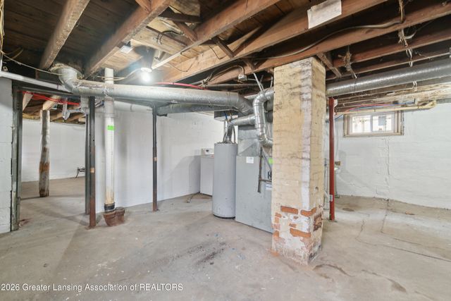 1809 Maplewood Avenue, Lansing, MI 48910