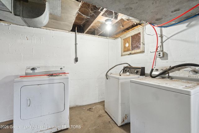 1809 Maplewood Avenue, Lansing, MI 48910