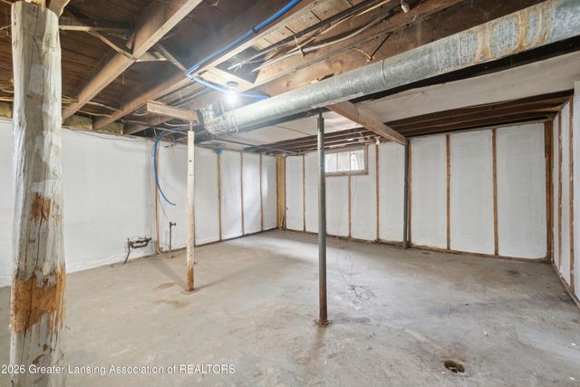 1809 Maplewood Avenue, Lansing, MI 48910