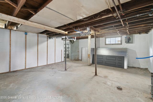 1809 Maplewood Avenue, Lansing, MI 48910