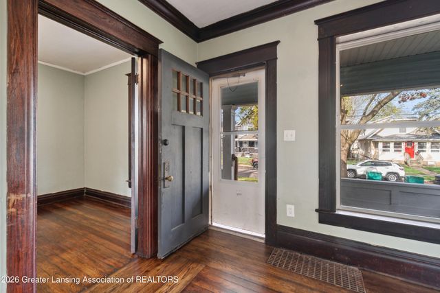 1809 Maplewood Avenue, Lansing, MI 48910