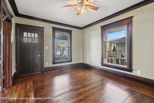 1809 Maplewood Avenue, Lansing, MI 48910