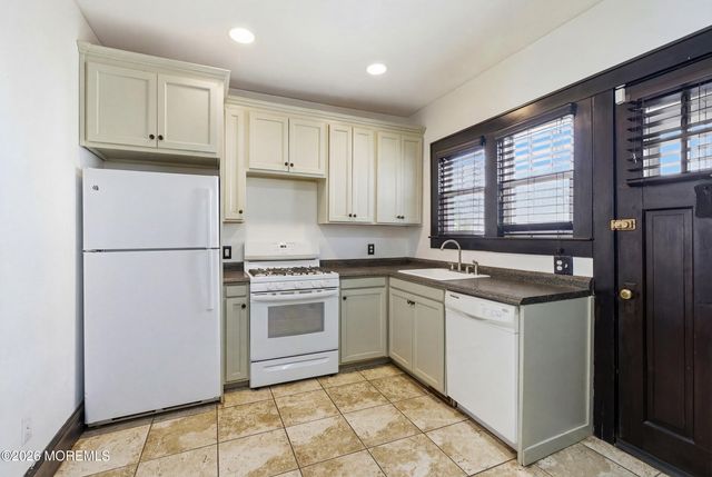 9 Norwood Court, West Long Branch, NJ 07764